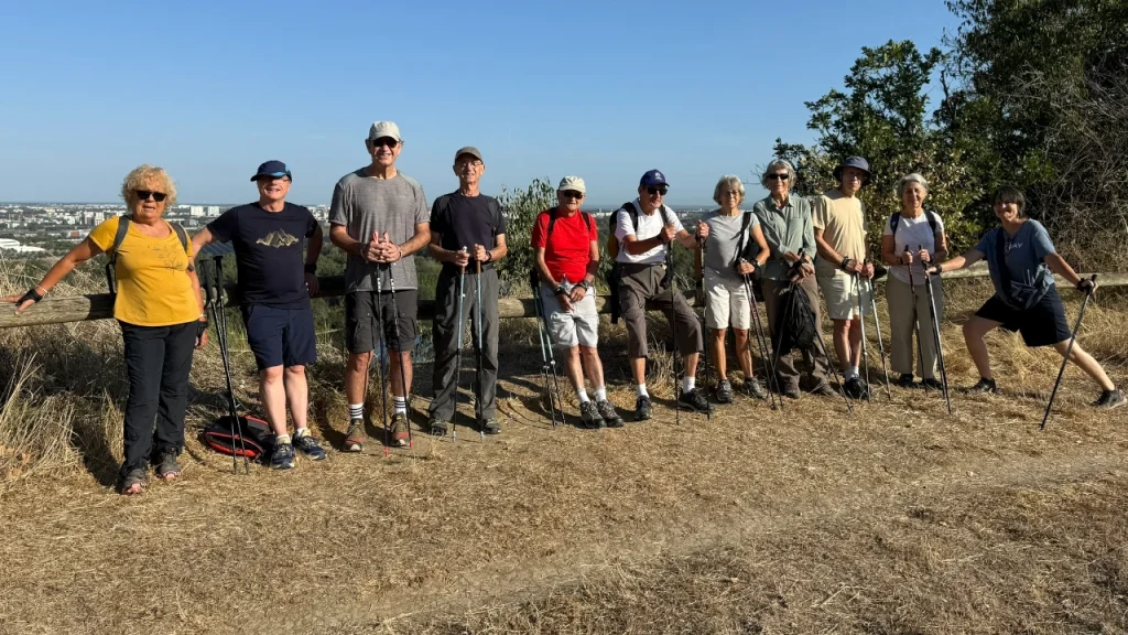 Pause photo du groupe sur le circuit de Pech-David à l'oppidum en septembre 2026