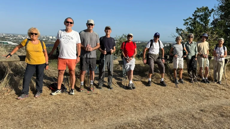 Pause photo du groupe sur le circuit de Pech-David à l'oppidum en septembre 2026