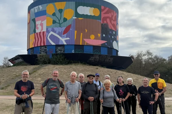 Le groupe devant la fresque du Château d'eau de Pech-David